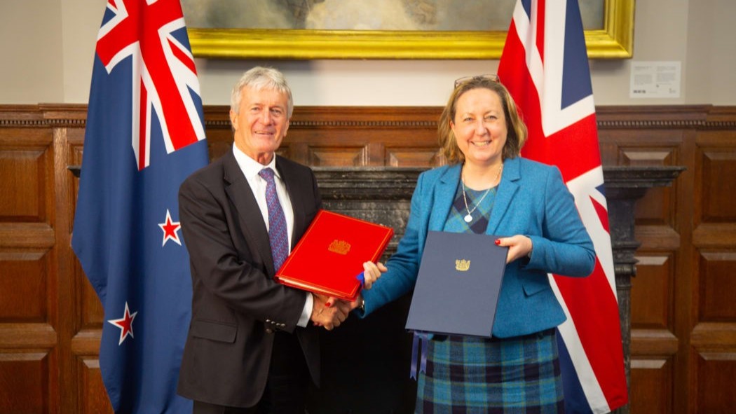 Minister of Trade and Export Growth Damien O'Connor and UK Secretary of State Anne-Marie Trevelyan at the NZ-UK FTA signing ceremony..