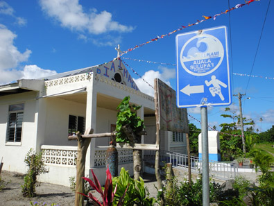 An image of a Tsunami safe route sign in Samoa. .