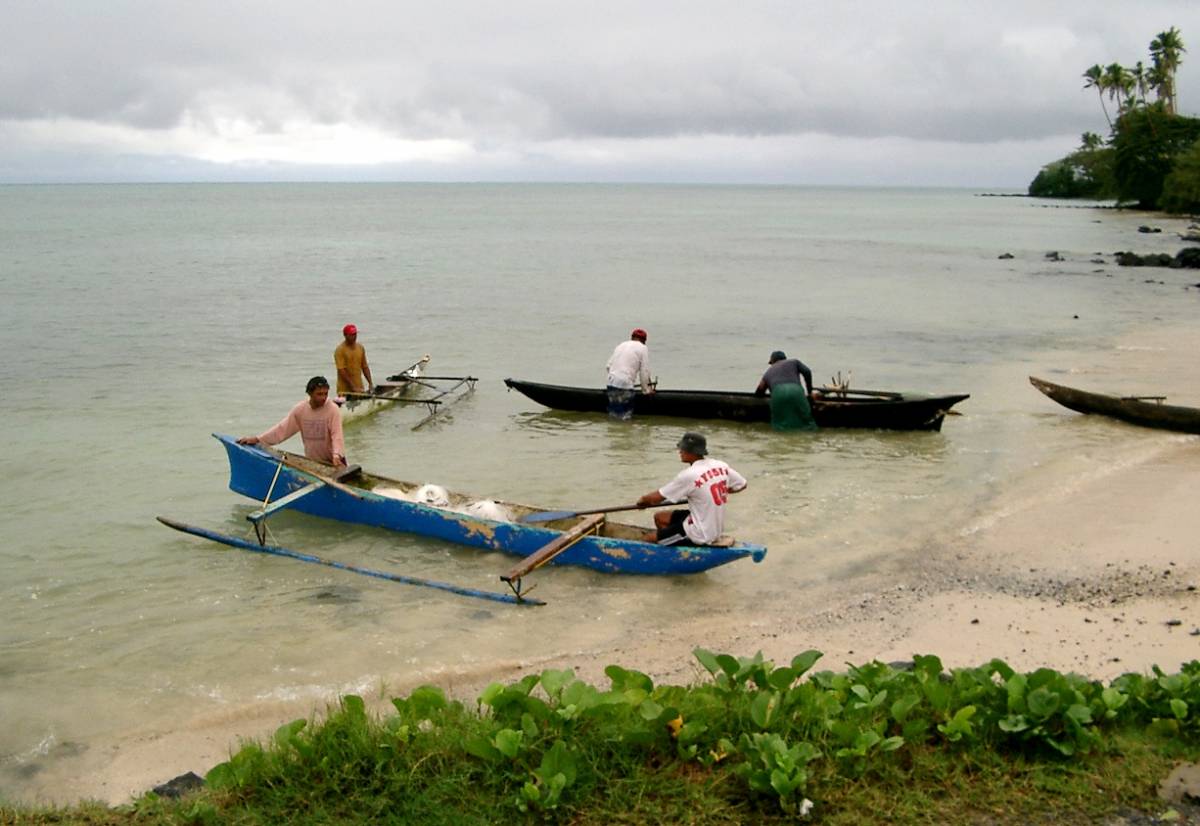 Samoan fishermen heading out.. 