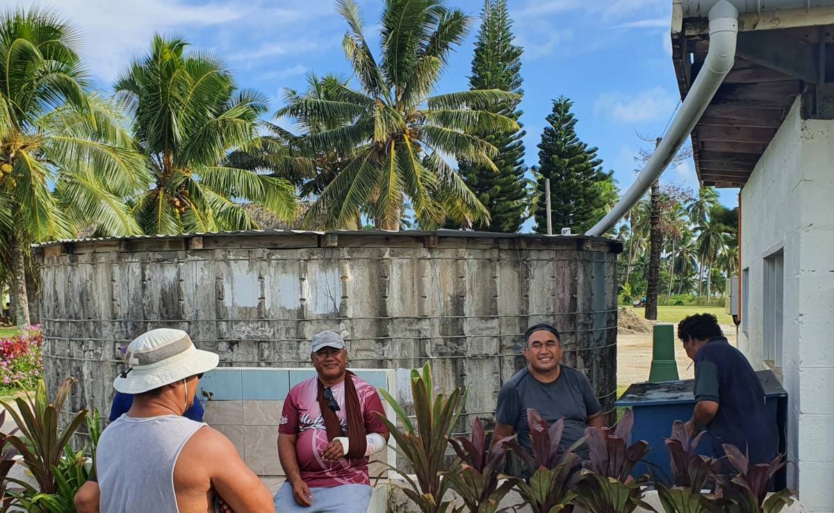 Infrastructure Cook Islands and Aitutaki Island Government staff discuss water resources at the AIC community water tank at Arutanga. Photo: IOT Water.. 