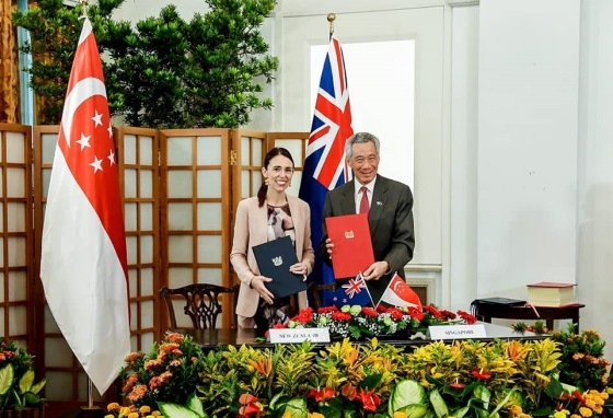 Prime Minister Jacinda Ardern alongside Singaporean Prime Minister Lee Hsien Loong..